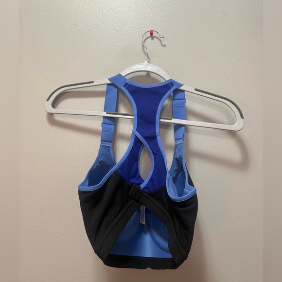 VS Sports Bra - Picture 4 of 4